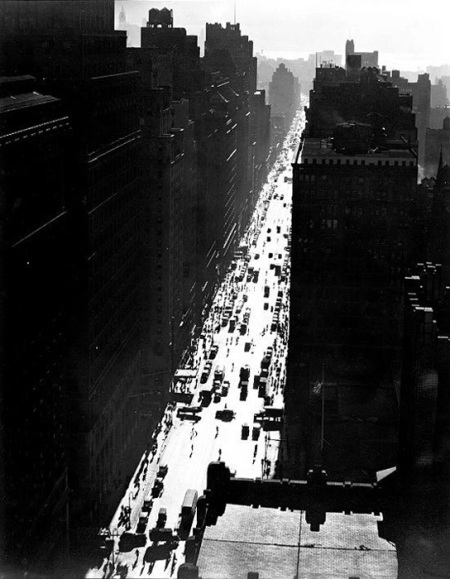 seventh-avenue-looking-south-from-35th-street-dec-5-1935